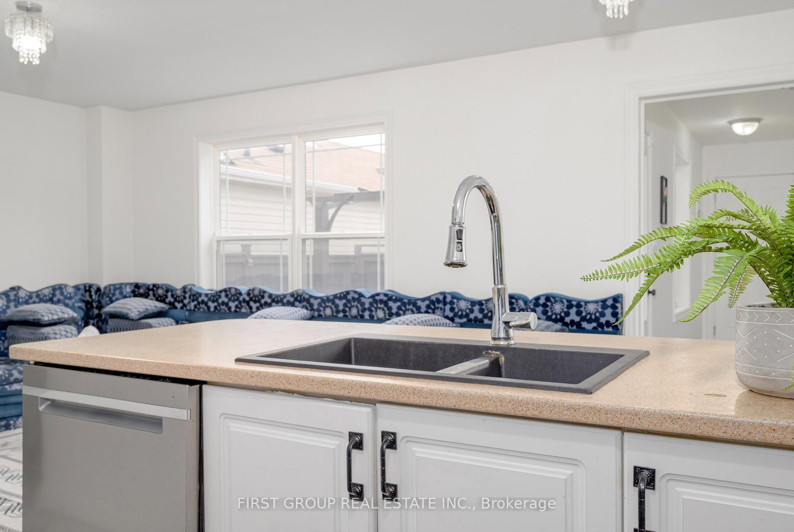 Detached House for sale at 936 Broadway Boulevard, Peterborough, Ontario, K9H 0G8 - Northcrest Ward 5 - MLS: X12928090