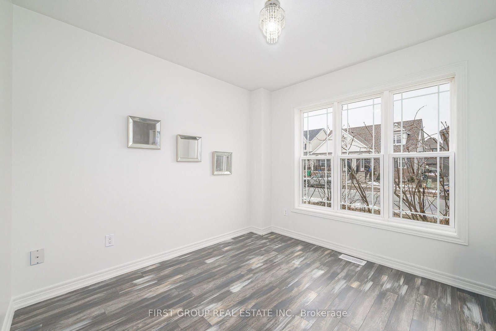 Detached House for sale at 936 Broadway Boulevard, Peterborough, Ontario, K9H 0G8 - Northcrest Ward 5 - MLS: X12928090