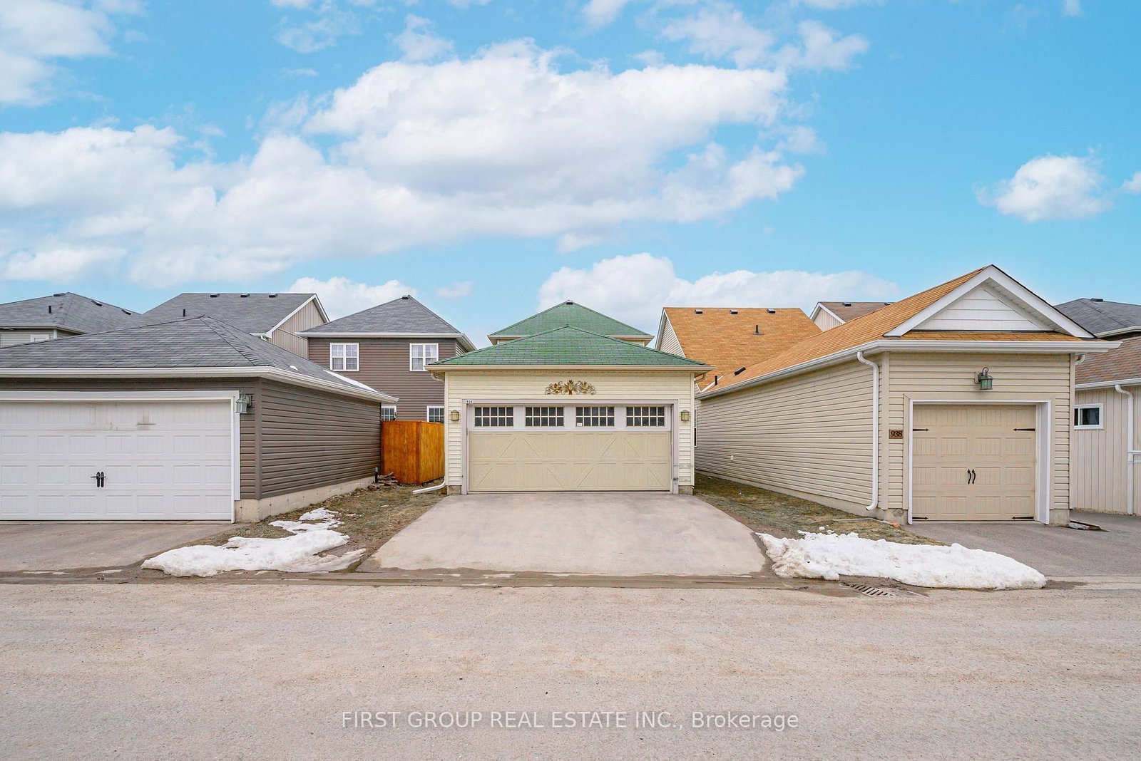 Detached House for sale at 936 Broadway Boulevard, Peterborough, Ontario, K9H 0G8 - Northcrest Ward 5 - MLS: X12928090