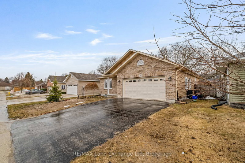 401 Carling Terr, North Huron, N0G 2W0 | Image 3