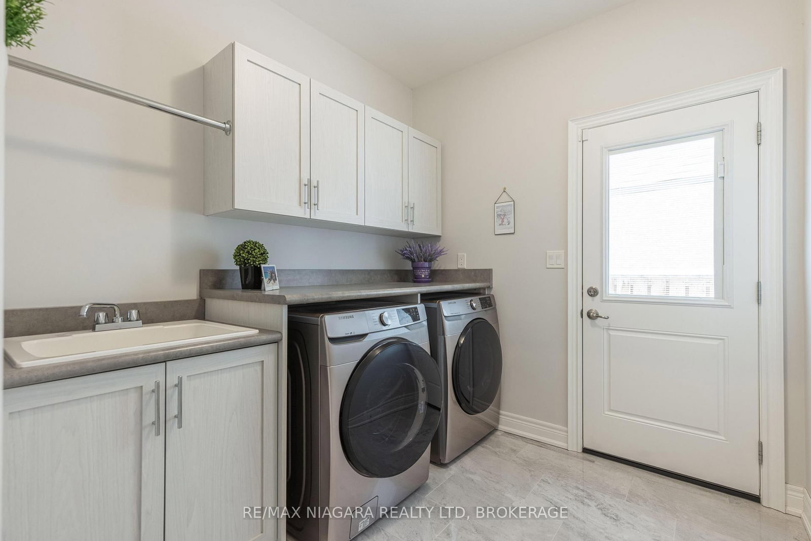 Detached House for sale at 3628 Allen Trail, Fort Erie, Ontario, L0S 1N0 - Ridgeway - MLS: X12928318