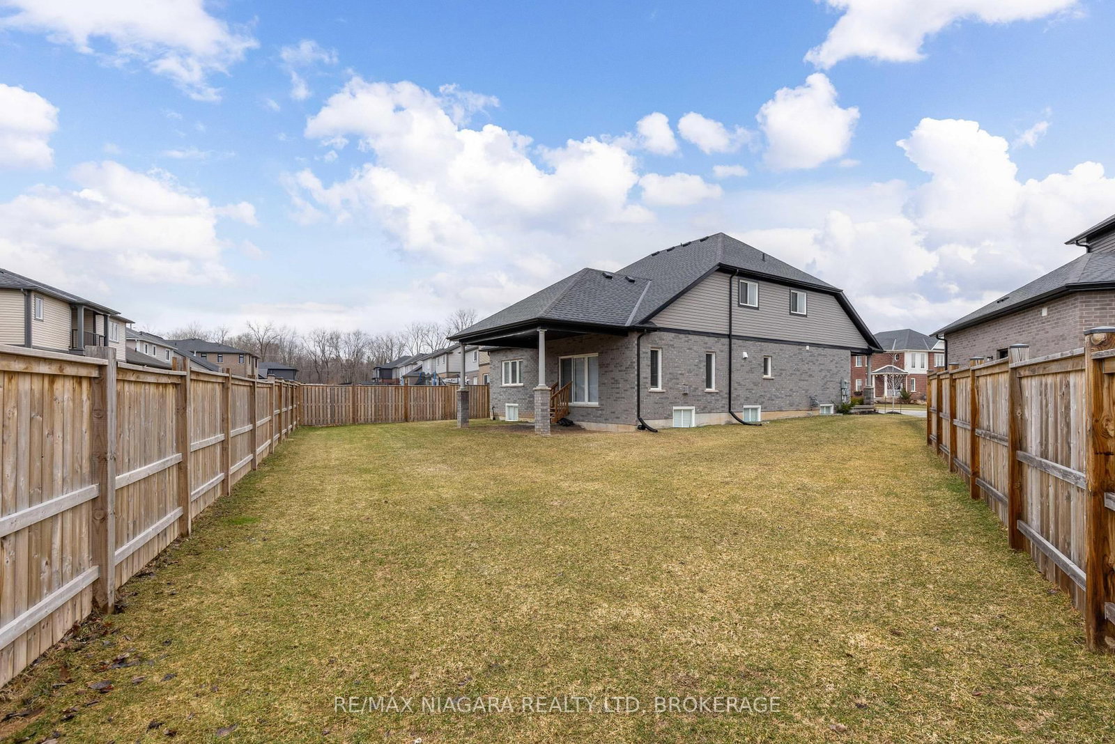 Detached House for sale at 3628 Allen Trail, Fort Erie, Ontario, L0S 1N0 - Ridgeway - MLS: X12928318