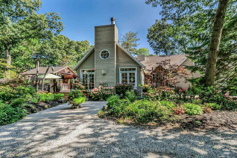 home for sale on 9941 Nipigon Street