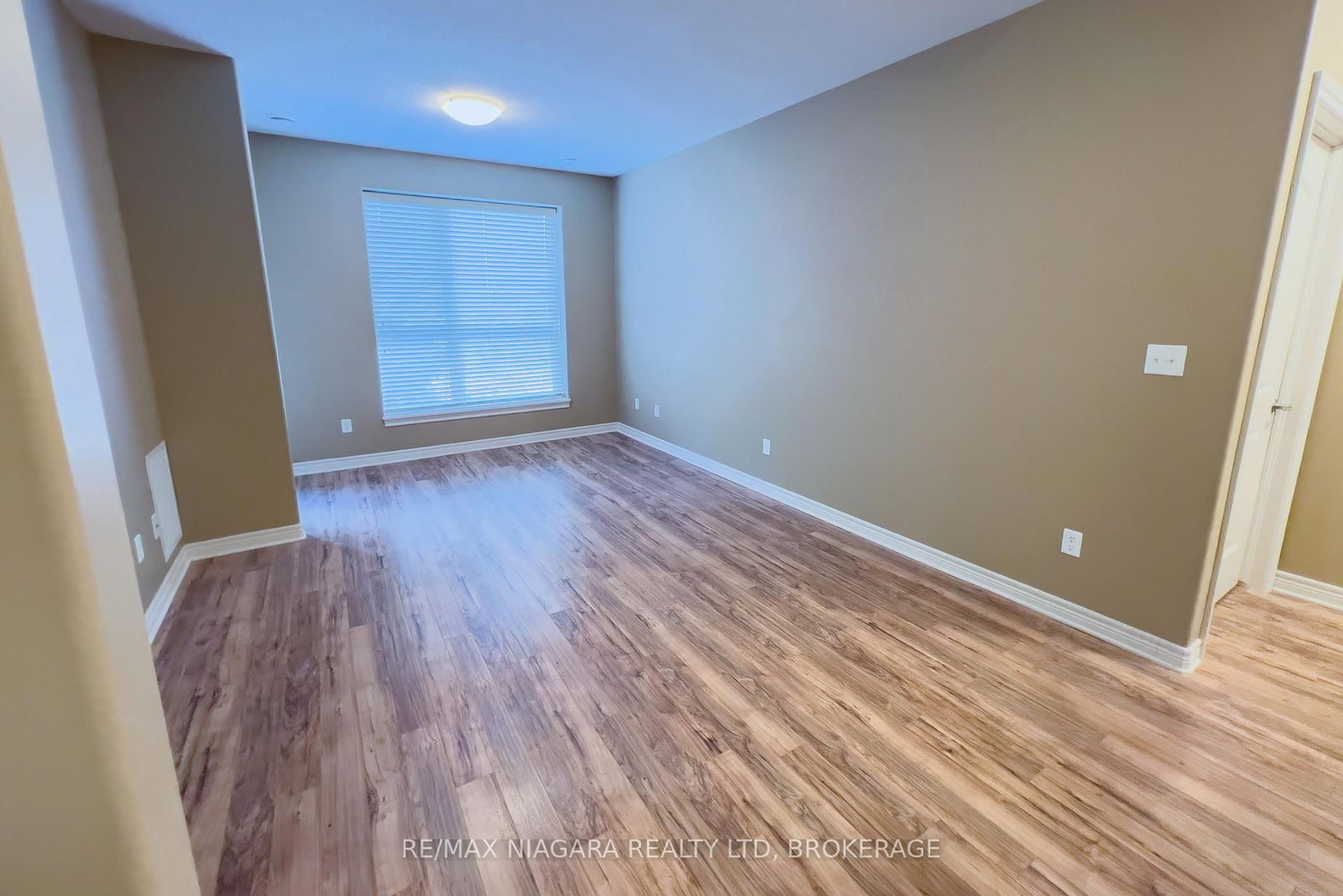 2799 St. Paul Avenue, Unit 306 - Photo 8