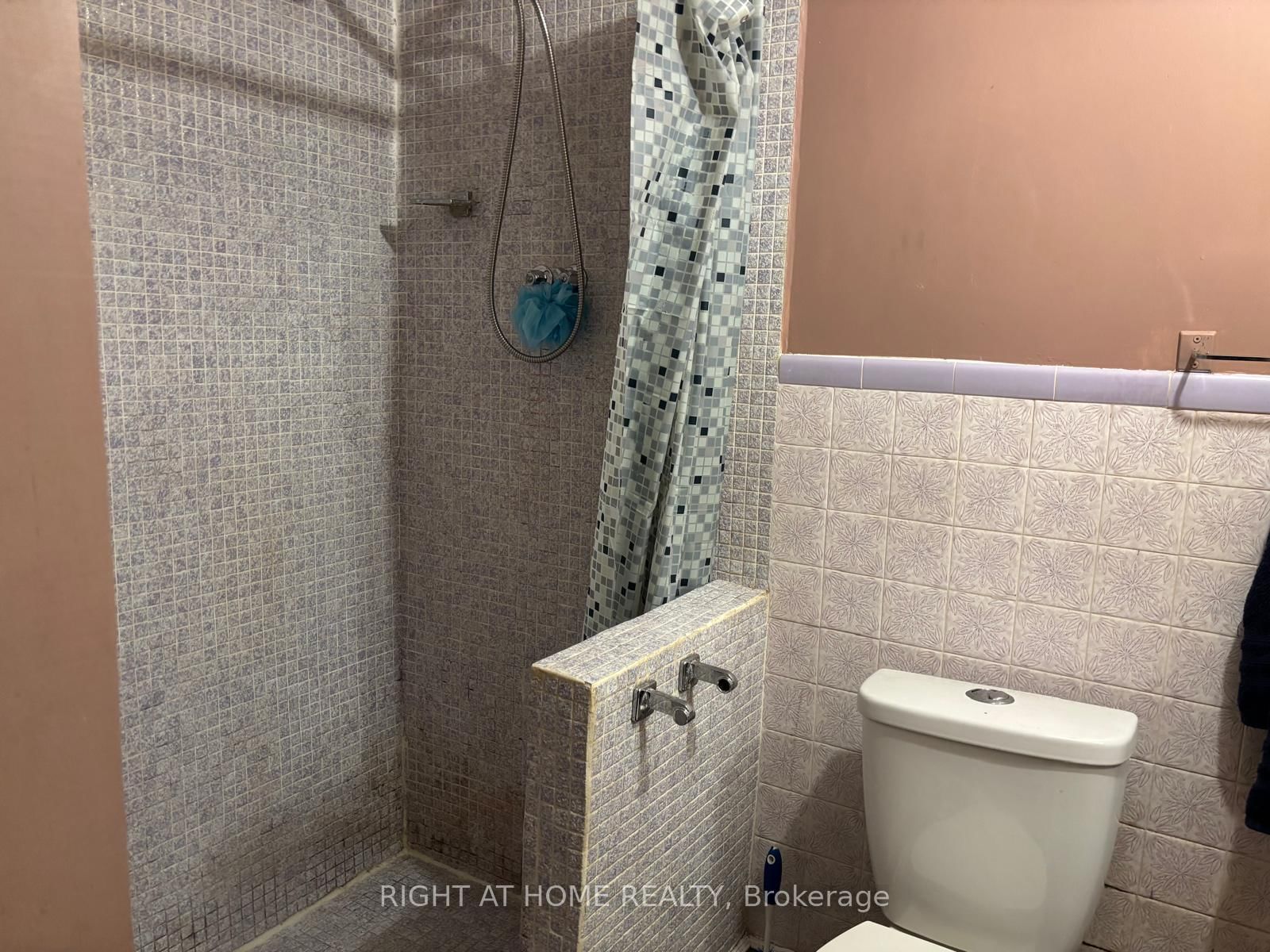 Detached House for sale at 1224 Dunsmure Road, Hamilton, Ontario, L8H 1L6 - McQuesten - MLS: X12929350