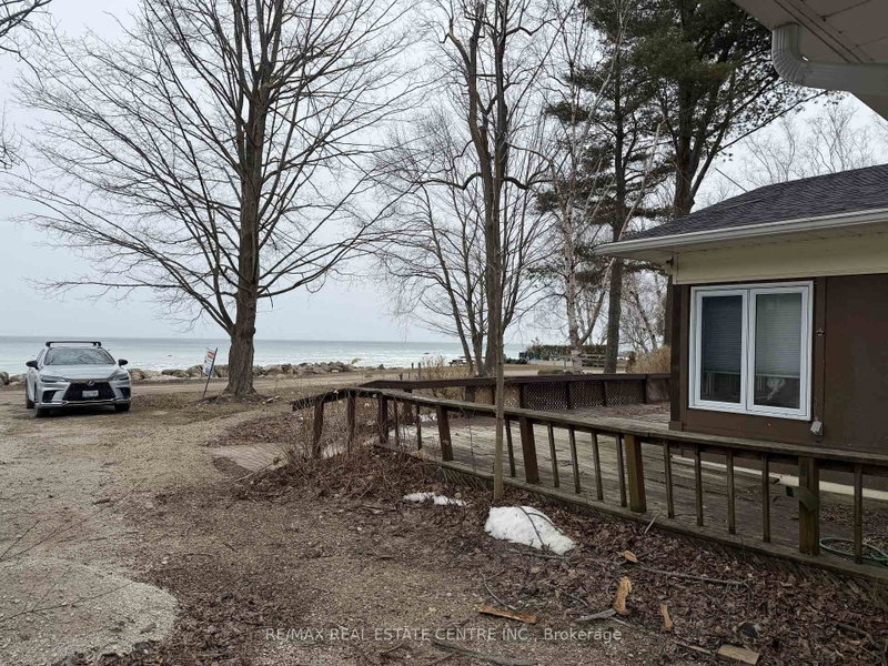 35 Lakeside Avenue