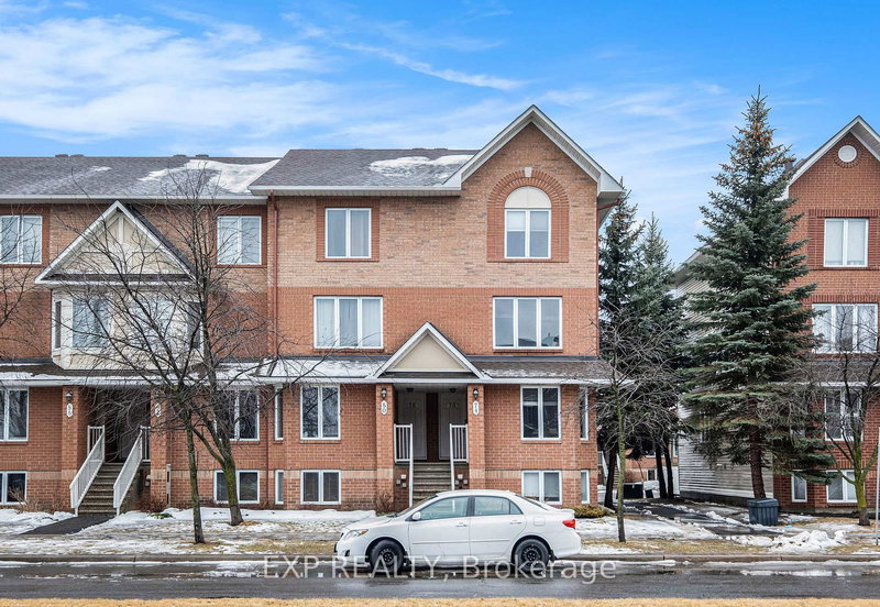 home for lease on 76 Lakepointe Drive