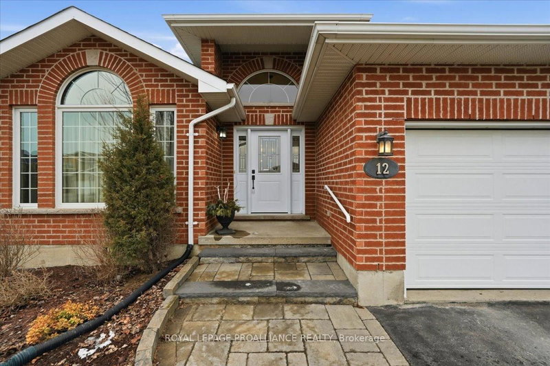 12 Chelsea Cres, Belleville, K8N 4Z5 | Image 2