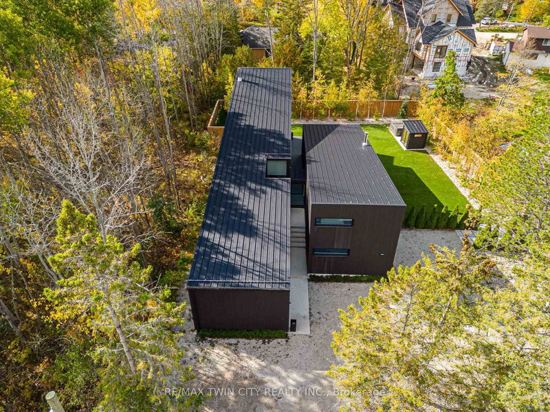 112 Martin Grve, Blue Mountains, L9Y 0N5 | Image 3