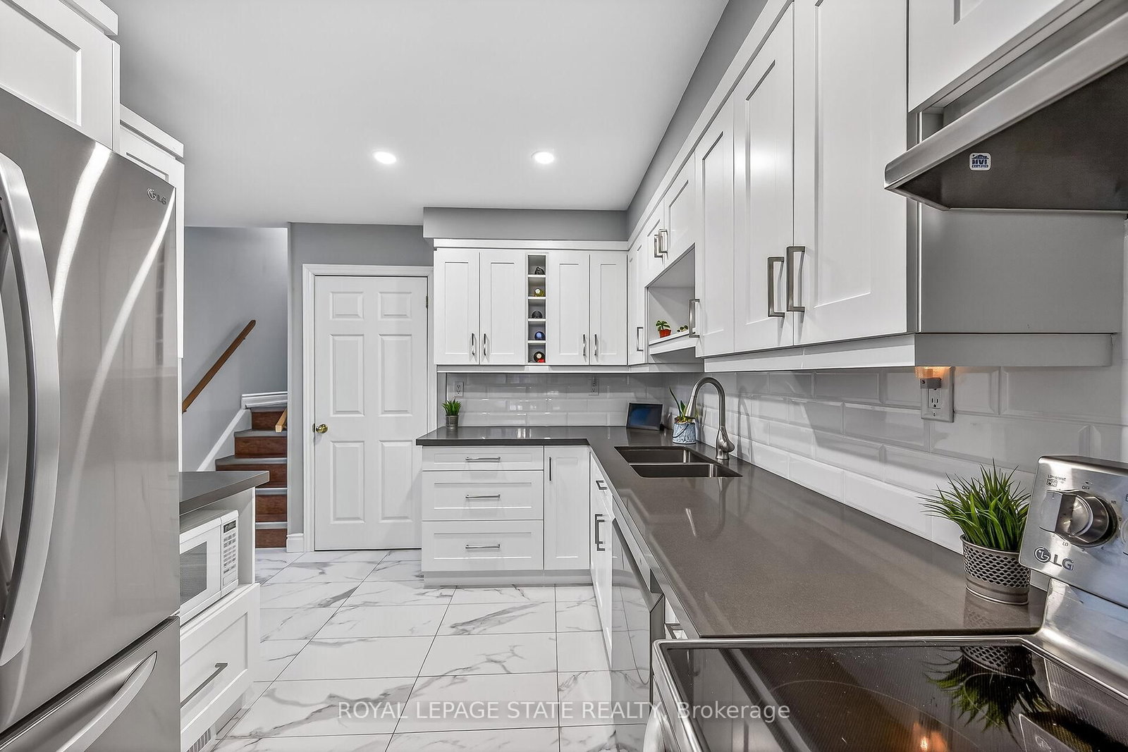 Semi-Detached House for sale at 143 Cranbrook Drive, Hamilton, Ontario, L9C 4S5 - Gilkson - MLS: X12929780