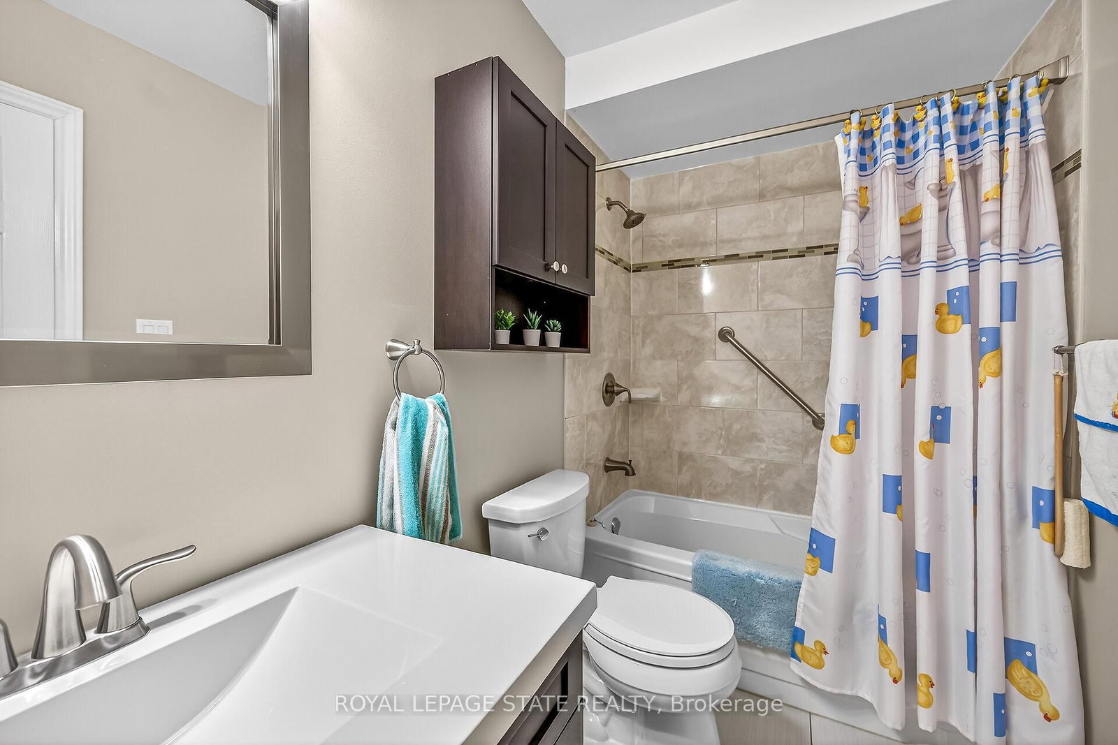 Semi-Detached House for sale at 143 Cranbrook Drive, Hamilton, Ontario, L9C 4S5 - Gilkson - MLS: X12929780