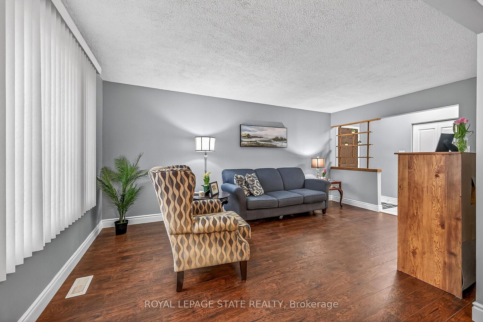 Semi-Detached House for sale at 143 Cranbrook Drive, Hamilton, Ontario, L9C 4S5 - Gilkson - MLS: X12929780