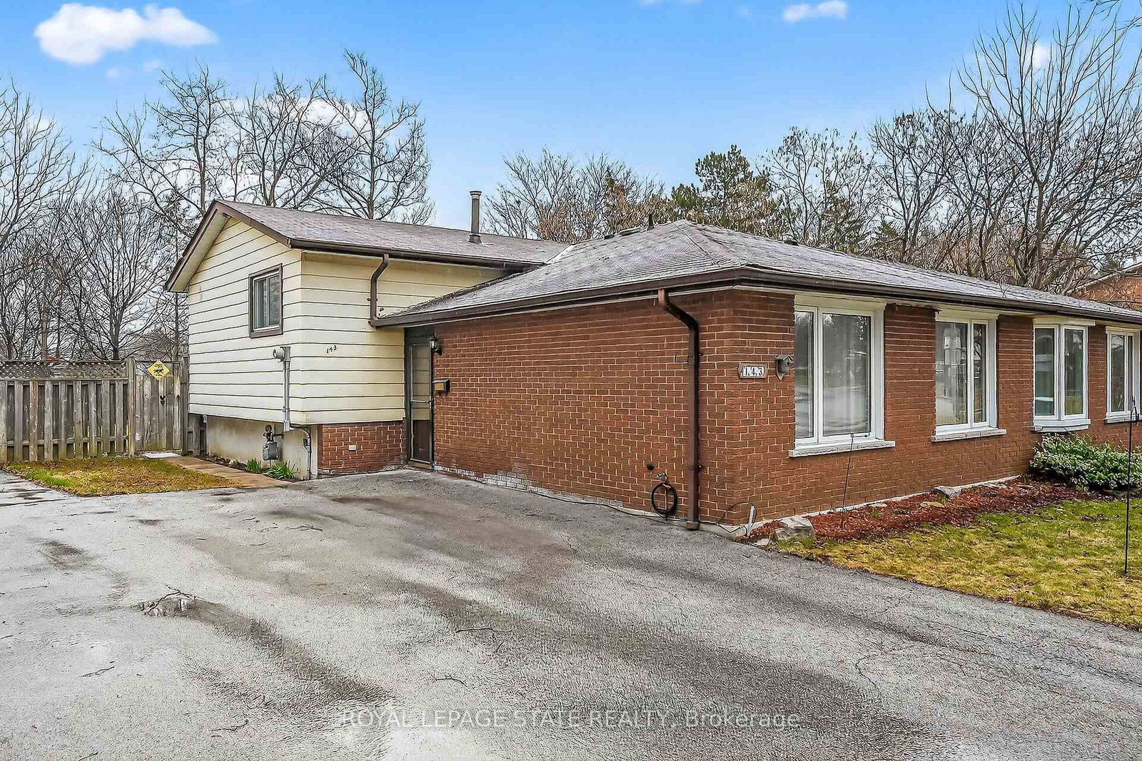 Semi-Detached House for sale at 143 Cranbrook Drive, Hamilton, Ontario, L9C 4S5 - Gilkson - MLS: X12929780