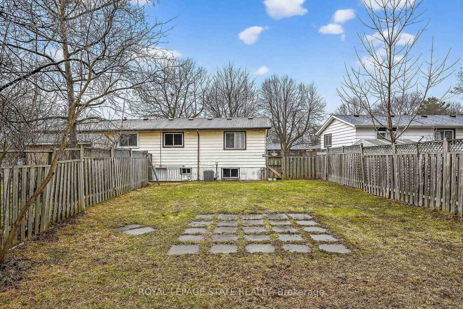 Semi-Detached House for sale at 143 Cranbrook Drive, Hamilton, Ontario, L9C 4S5 - Gilkson - MLS: X12929780