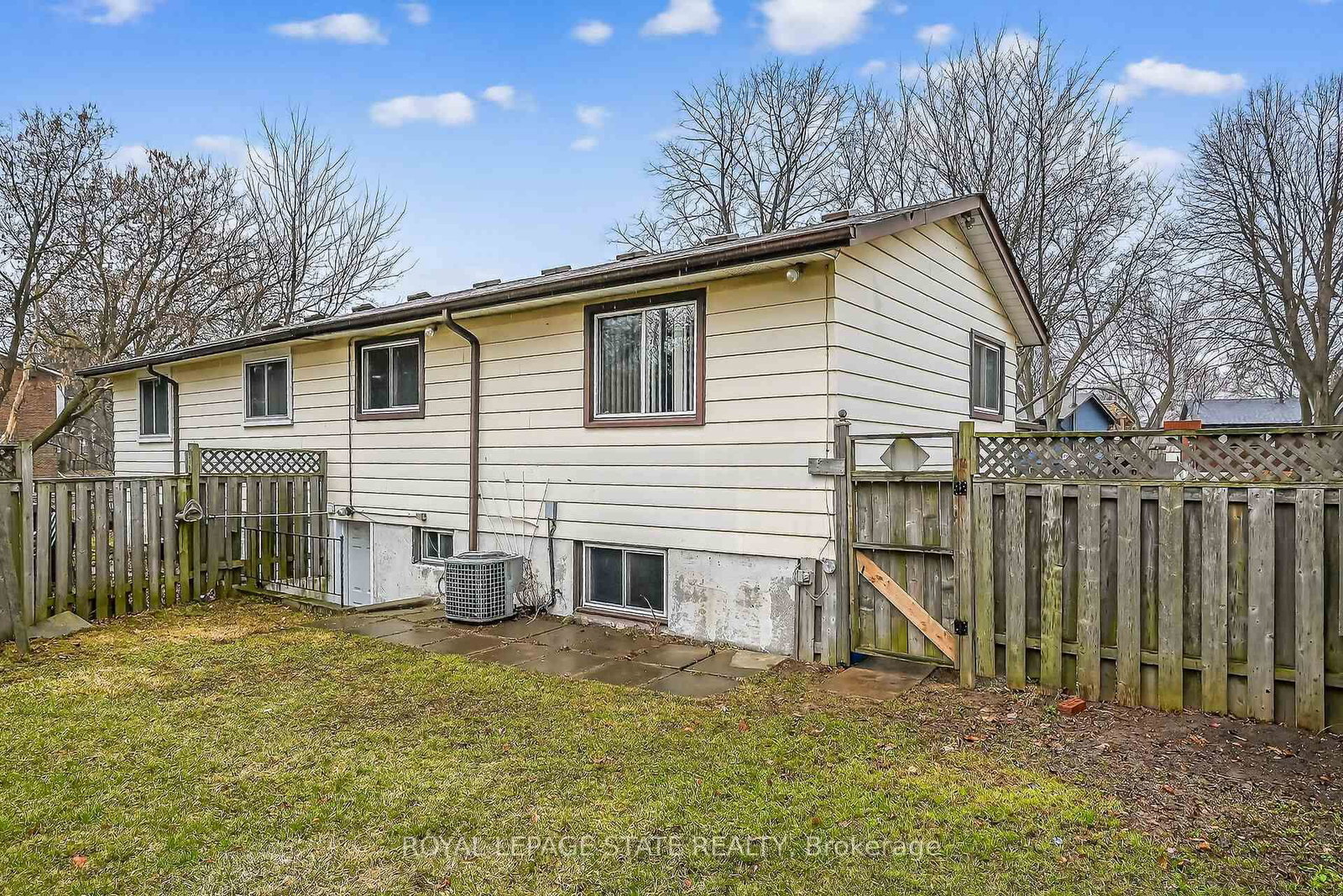 Semi-Detached House for sale at 143 Cranbrook Drive, Hamilton, Ontario, L9C 4S5 - Gilkson - MLS: X12929780