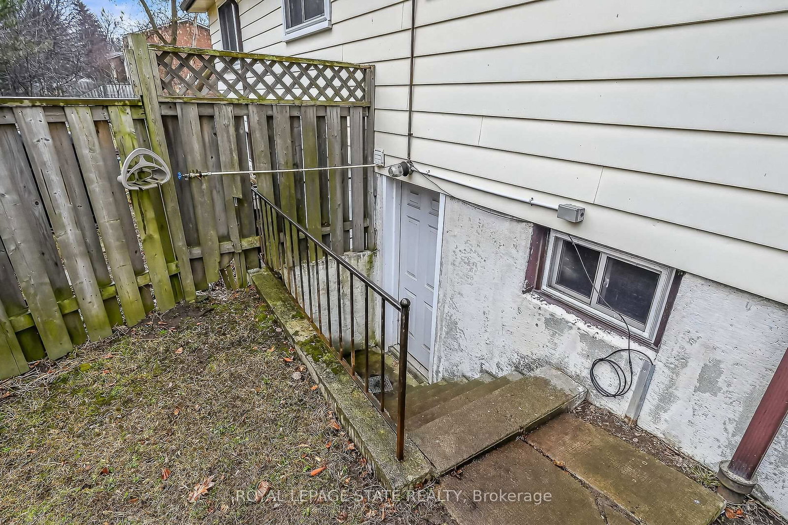 Semi-Detached House for sale at 143 Cranbrook Drive, Hamilton, Ontario, L9C 4S5 - Gilkson - MLS: X12929780