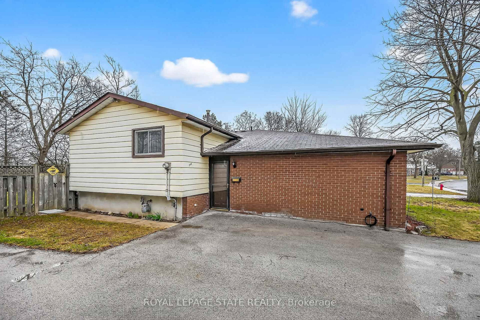 Semi-Detached House for sale at 143 Cranbrook Drive, Hamilton, Ontario, L9C 4S5 - Gilkson - MLS: X12929780