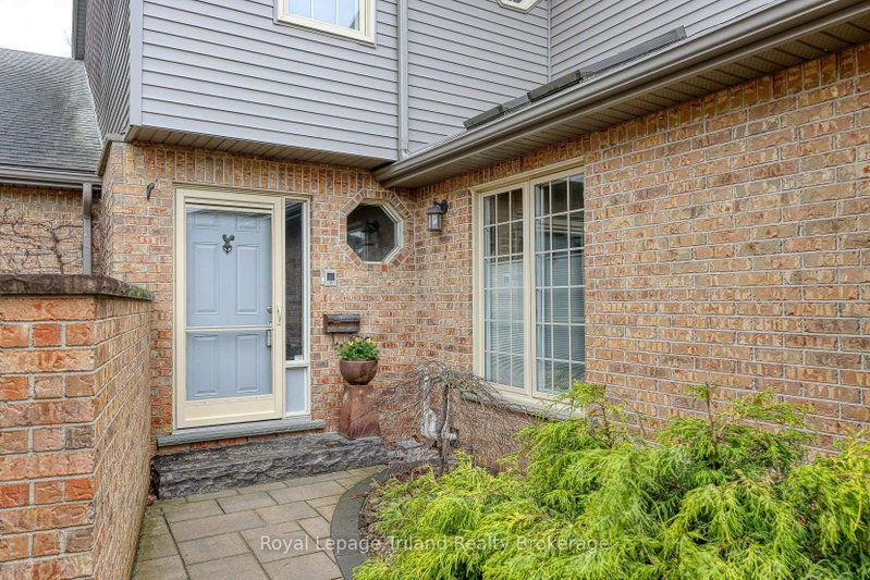 637 Lansdowne Avenue