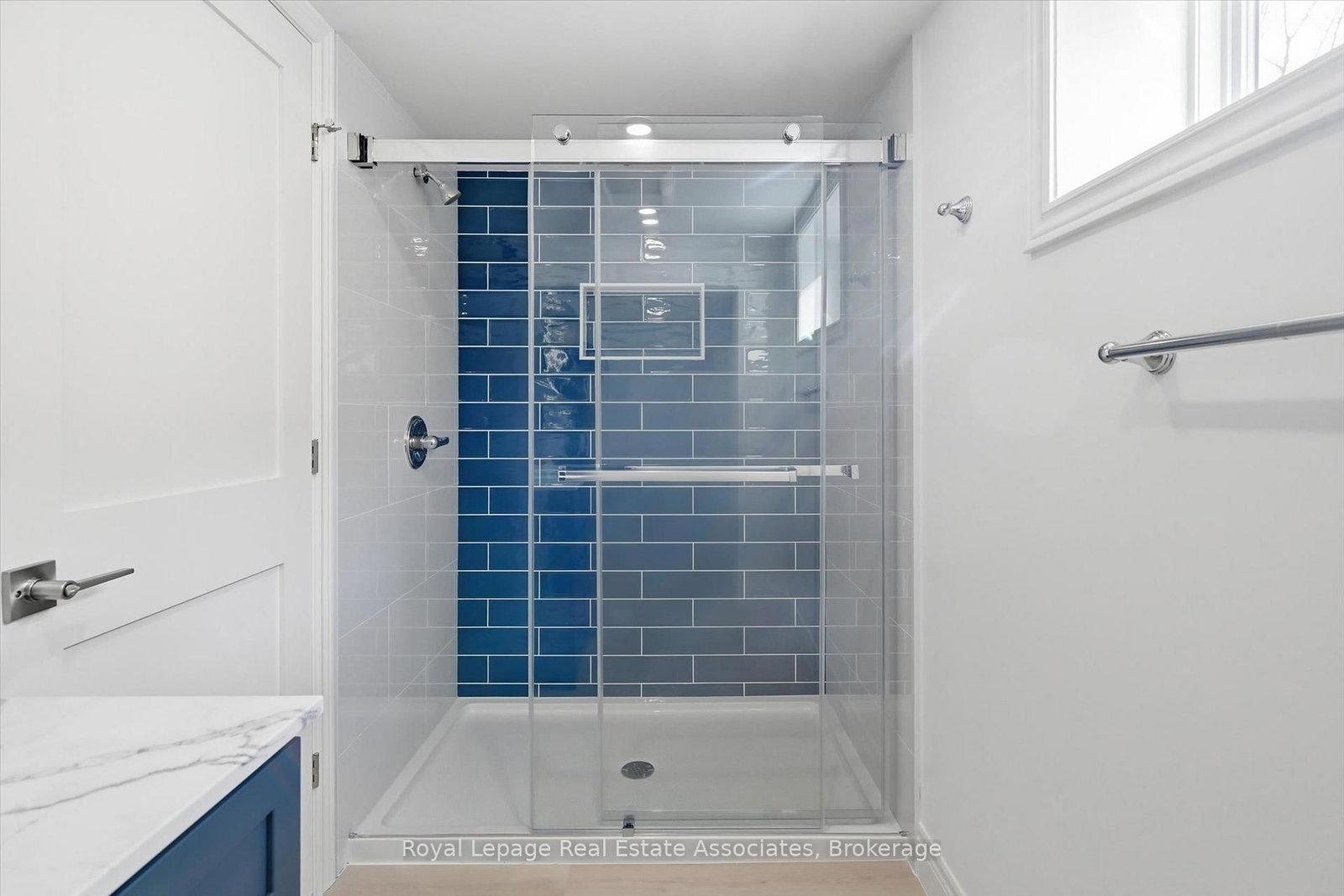 Detached House for sale at 26 Geneva Drive, Hamilton, Ontario, L9C 3Z5 - Buchanan - MLS: X12930162