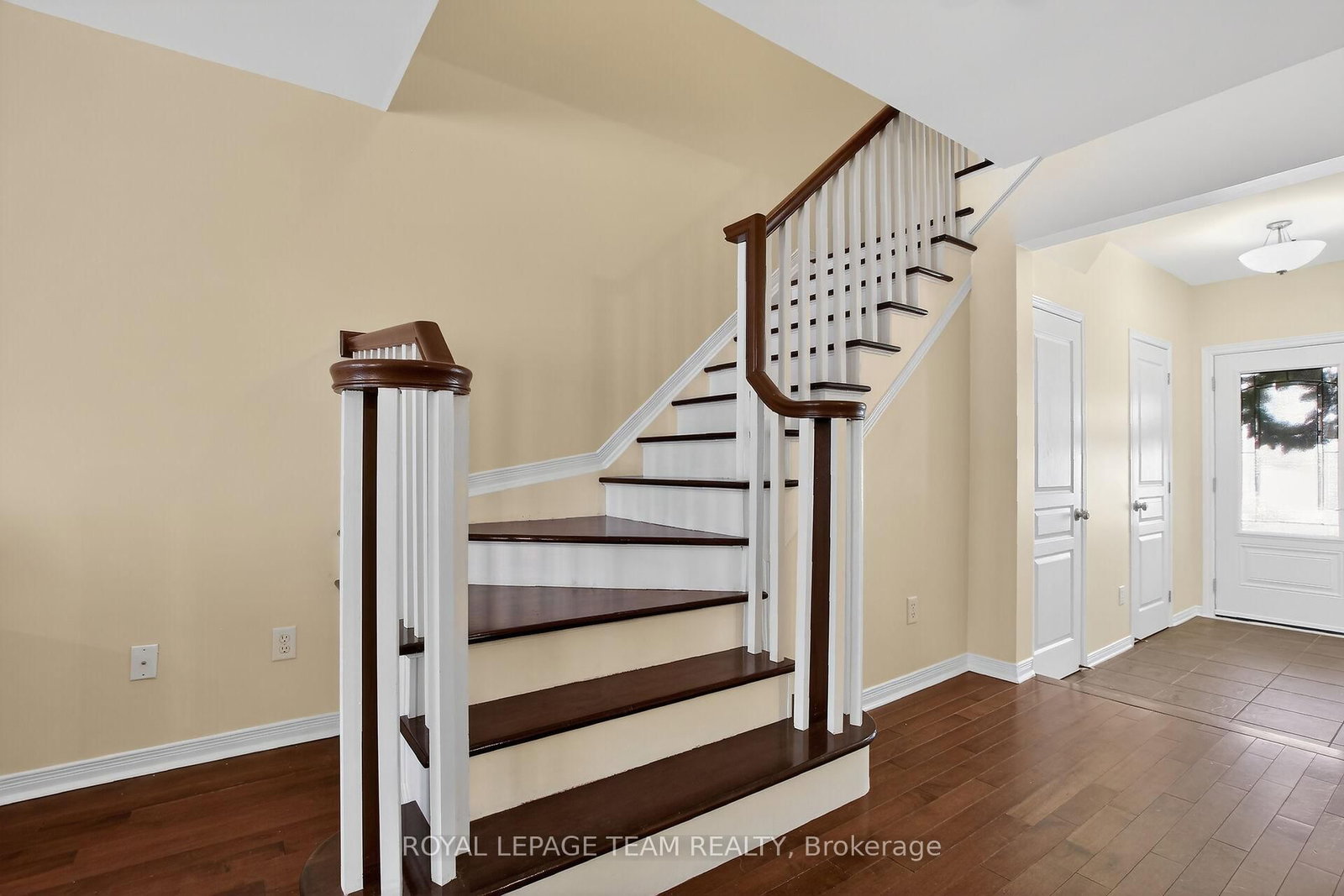 Townhouse for sale at 19 Goldthorpe Private, Ottawa, Ontario, K2J 5L6 - Barrhaven - Stonebridge - MLS: X12930228