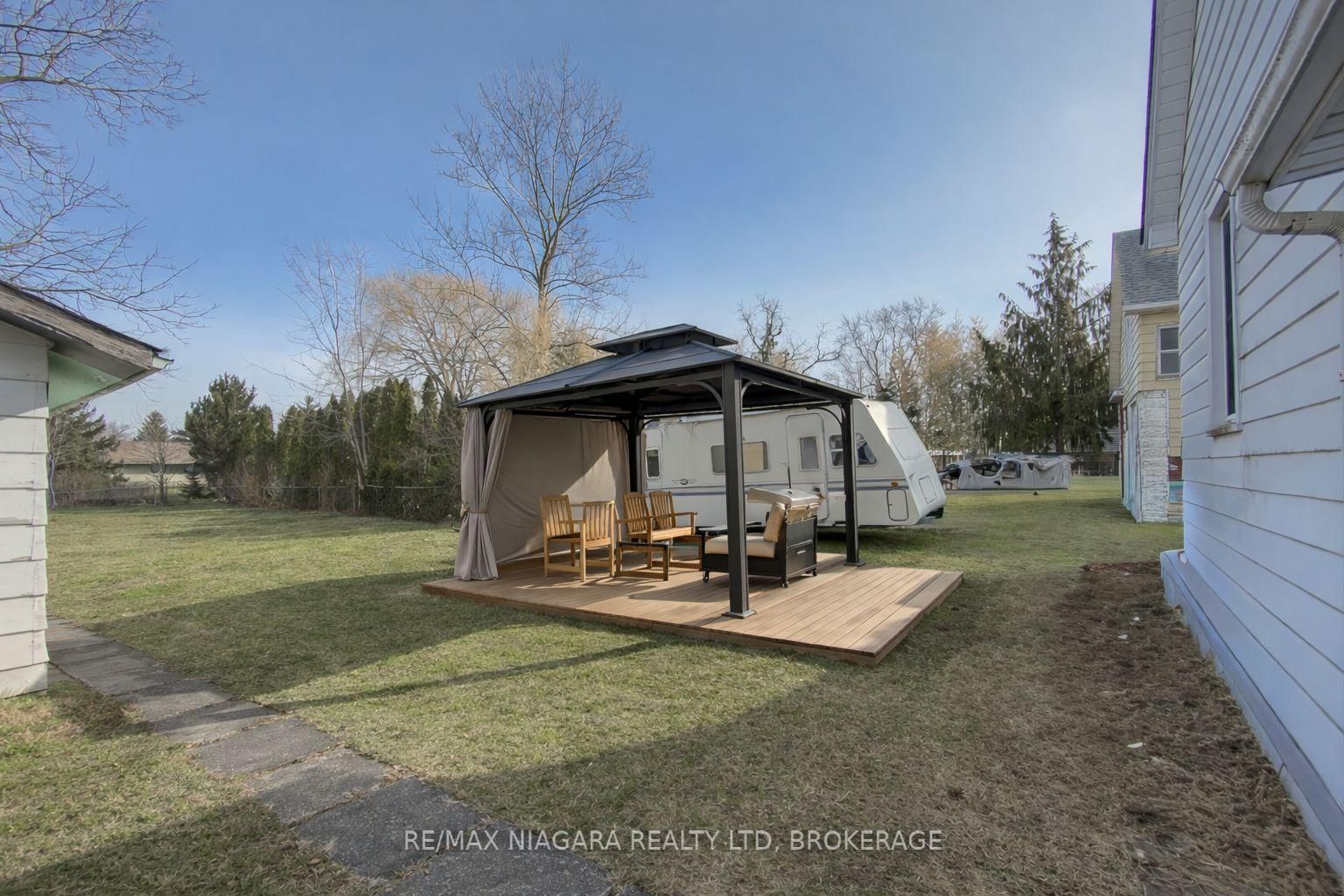 Detached House for sale at 268 Emerick Avenue, Fort Erie, Ontario, L2A 2W5 - Central - MLS: X12930258