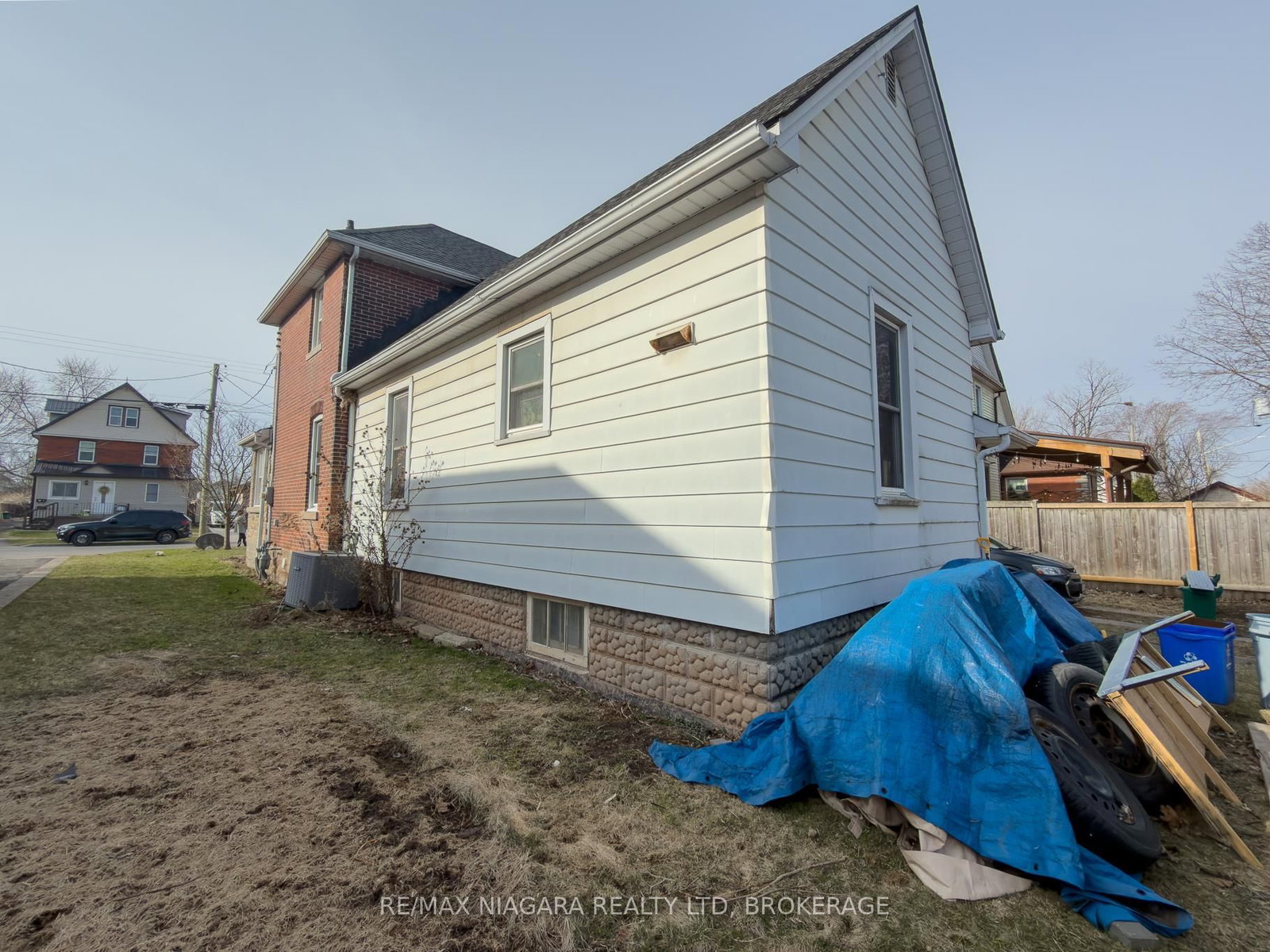 Detached House for sale at 268 Emerick Avenue, Fort Erie, Ontario, L2A 2W5 - Central - MLS: X12930258