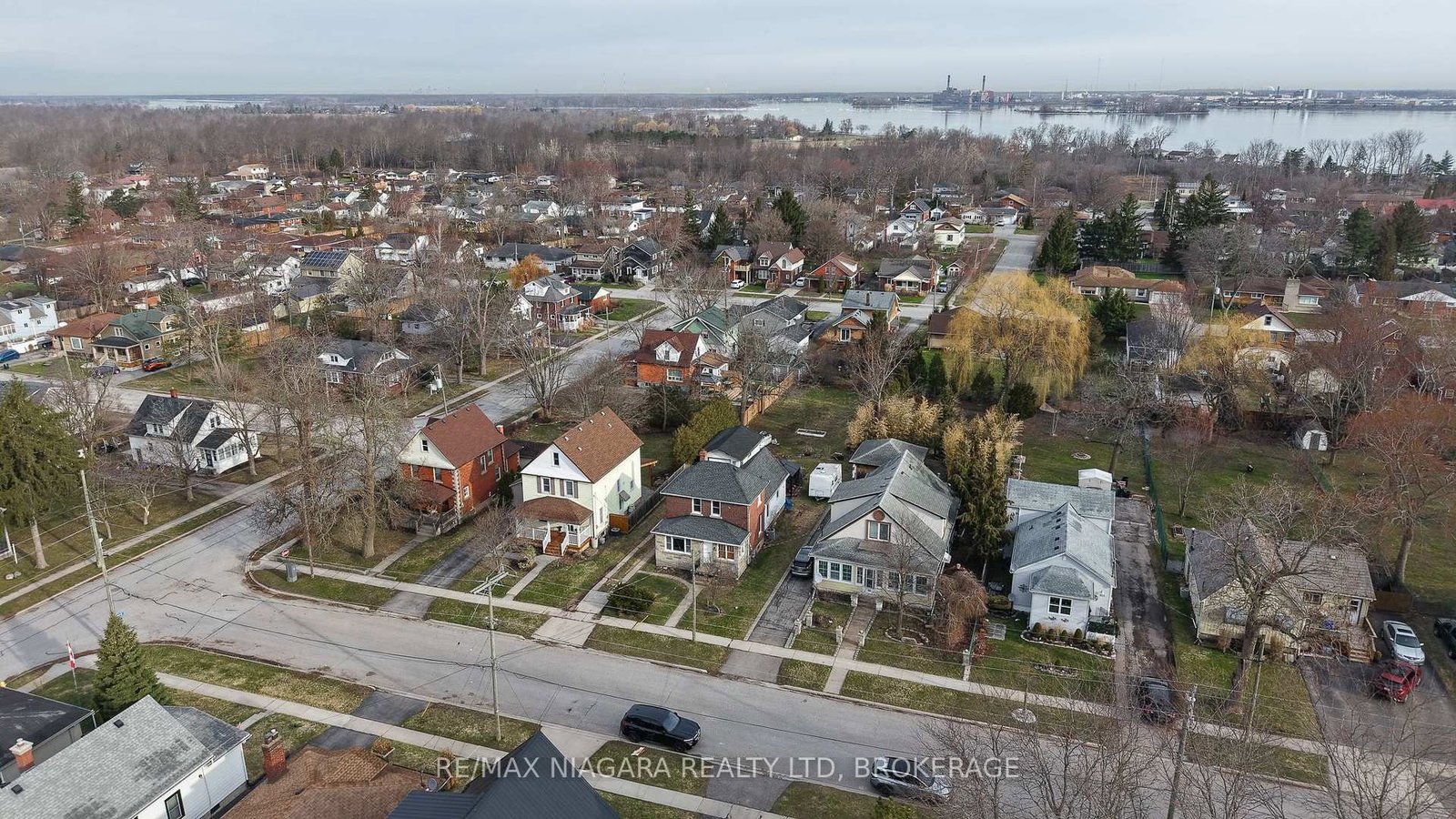 Detached House for sale at 268 Emerick Avenue, Fort Erie, Ontario, L2A 2W5 - Central - MLS: X12930258