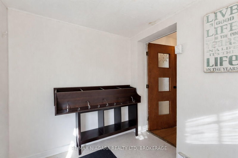 268 Emerick Ave, Fort Erie, L2A 2W5 | Image 3