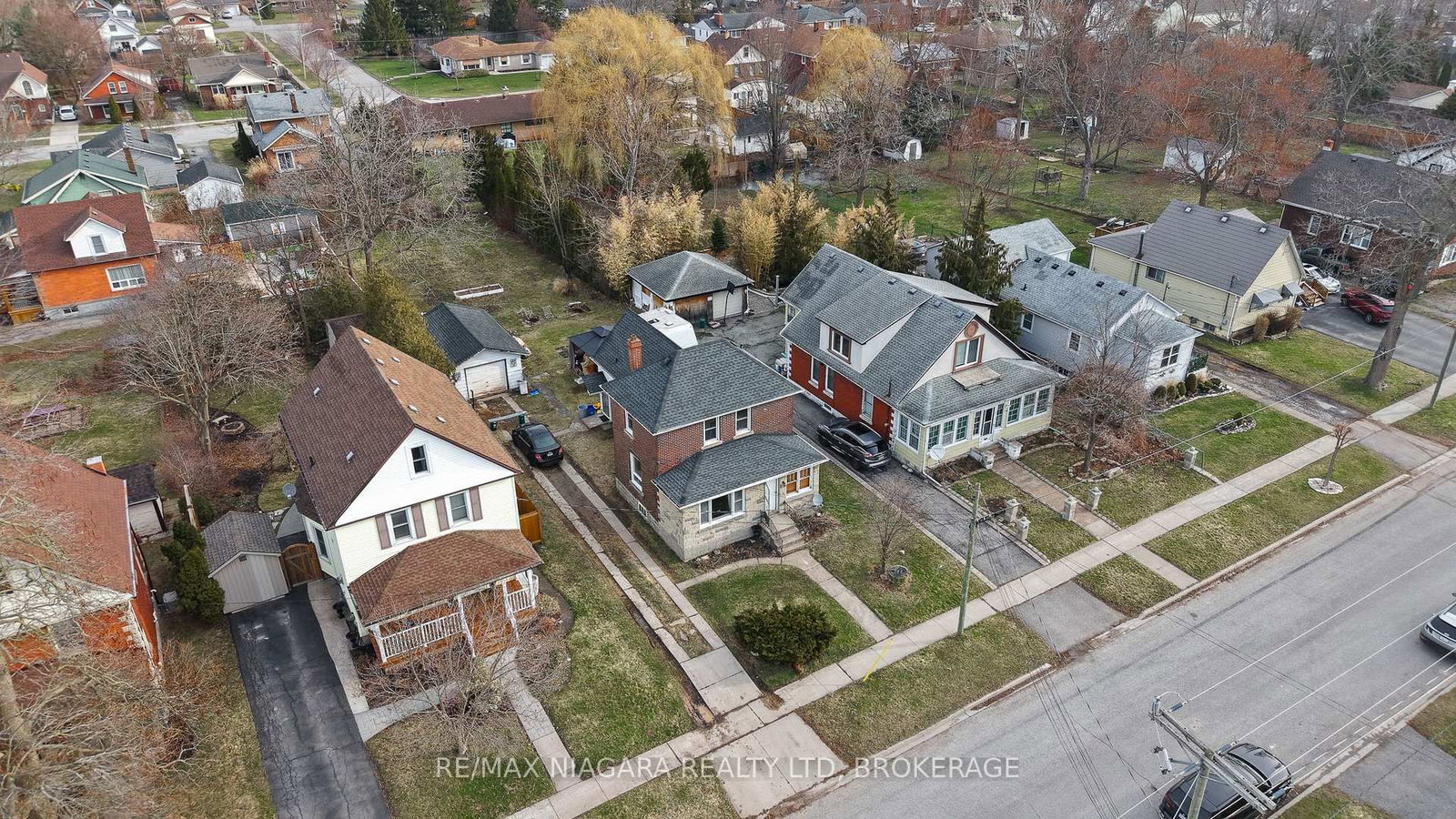 Detached House for sale at 268 Emerick Avenue, Fort Erie, Ontario, L2A 2W5 - Central - MLS: X12930258