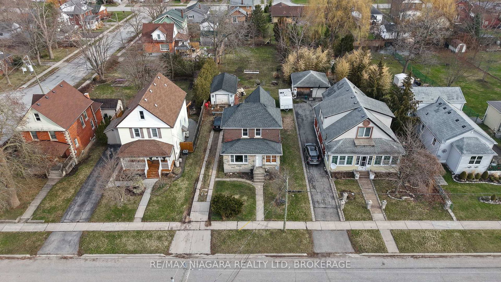 Detached House for sale at 268 Emerick Avenue, Fort Erie, Ontario, L2A 2W5 - Central - MLS: X12930258