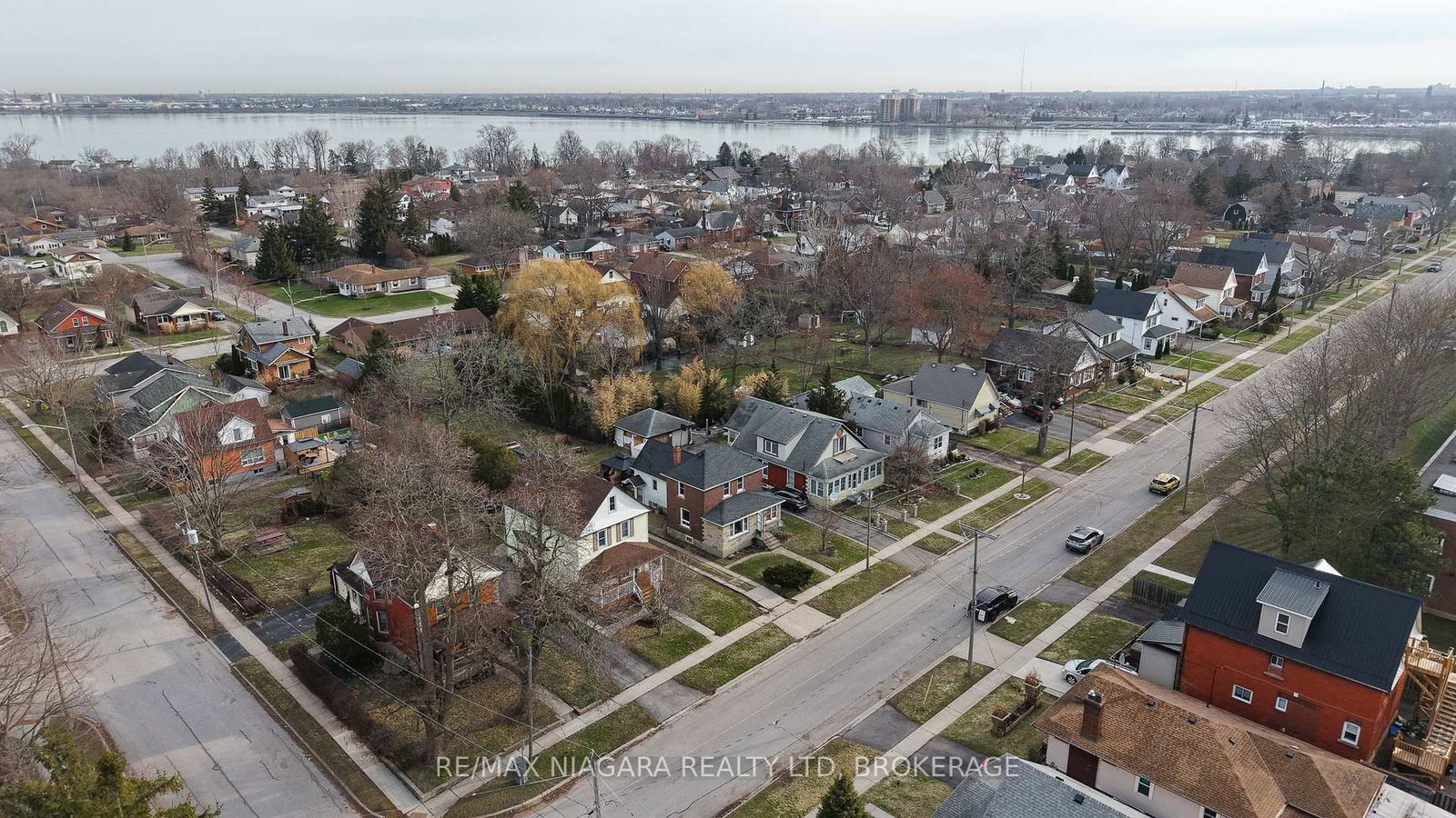 Detached House for sale at 268 Emerick Avenue, Fort Erie, Ontario, L2A 2W5 - Central - MLS: X12930258