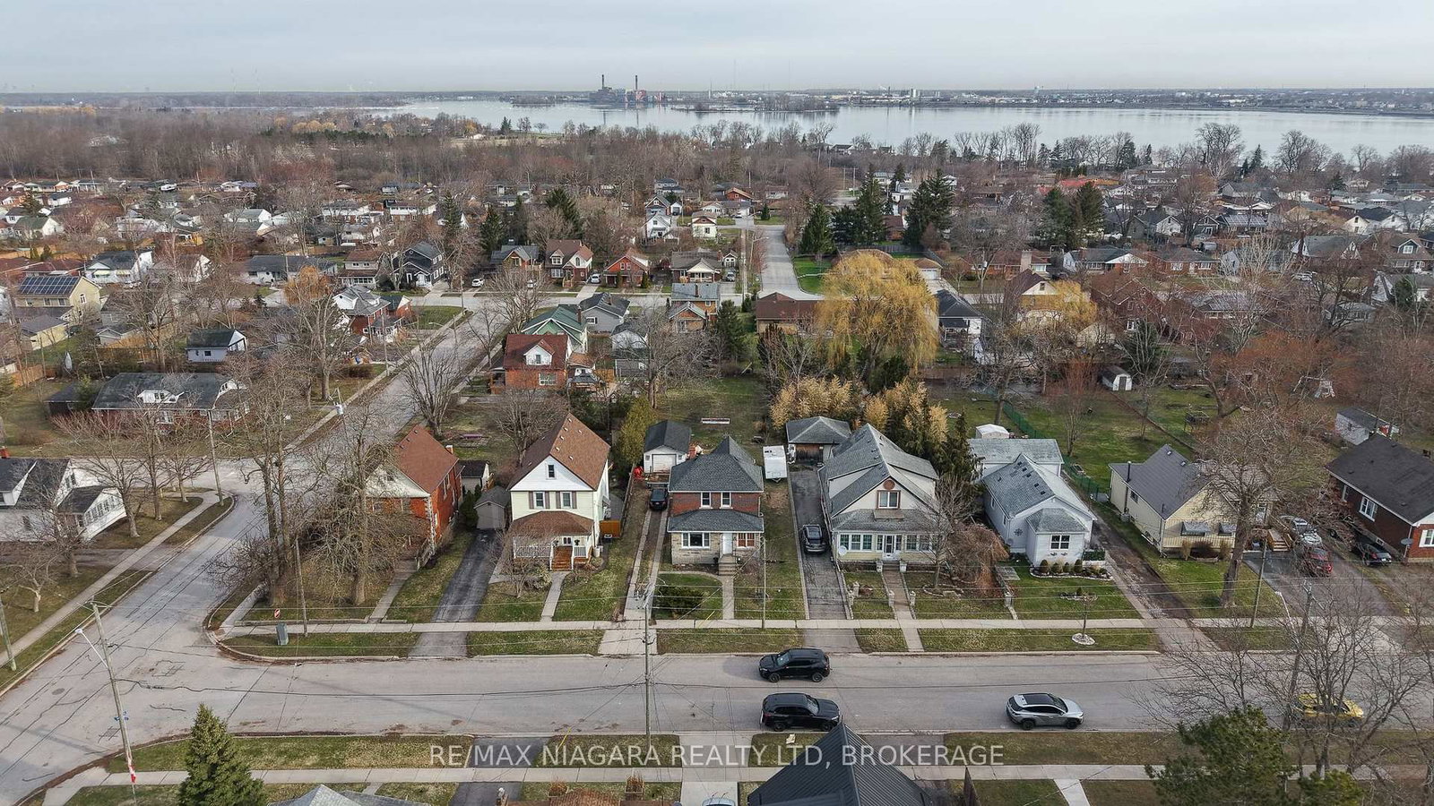 Detached House for sale at 268 Emerick Avenue, Fort Erie, Ontario, L2A 2W5 - Central - MLS: X12930258