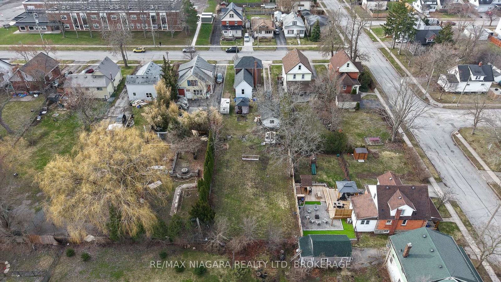 Detached House for sale at 268 Emerick Avenue, Fort Erie, Ontario, L2A 2W5 - Central - MLS: X12930258