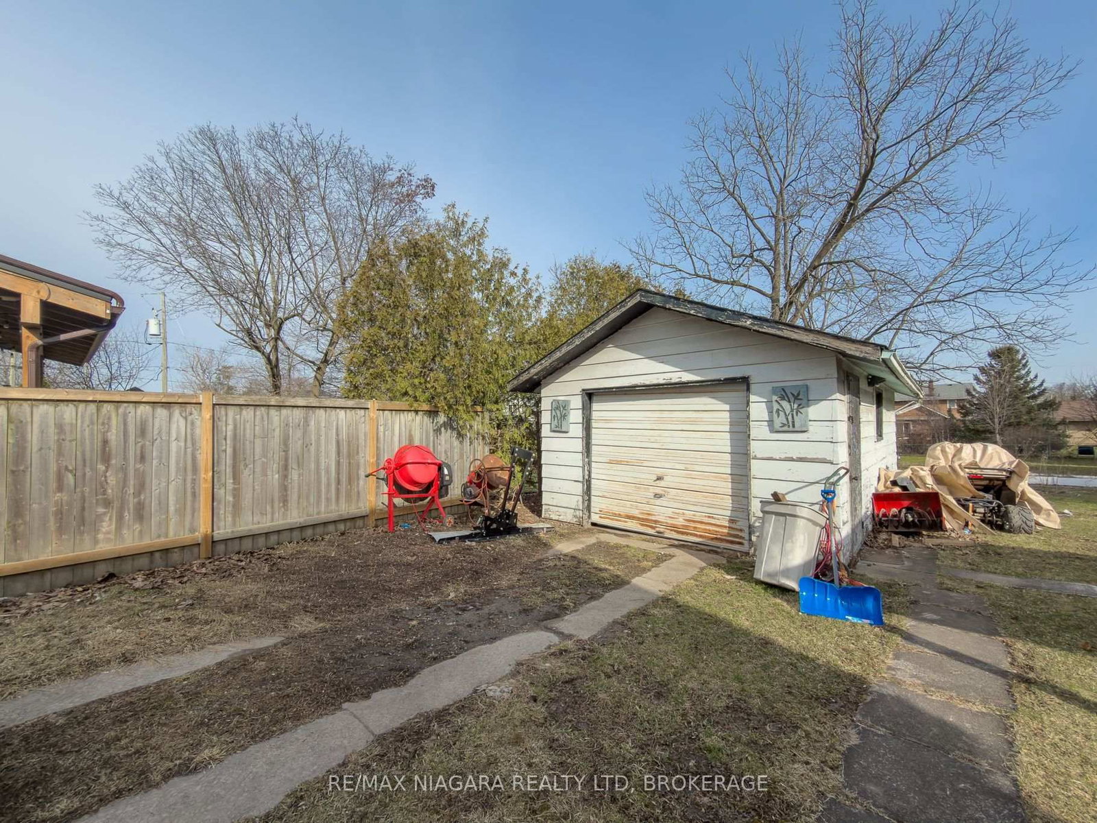 Detached House for sale at 268 Emerick Avenue, Fort Erie, Ontario, L2A 2W5 - Central - MLS: X12930258