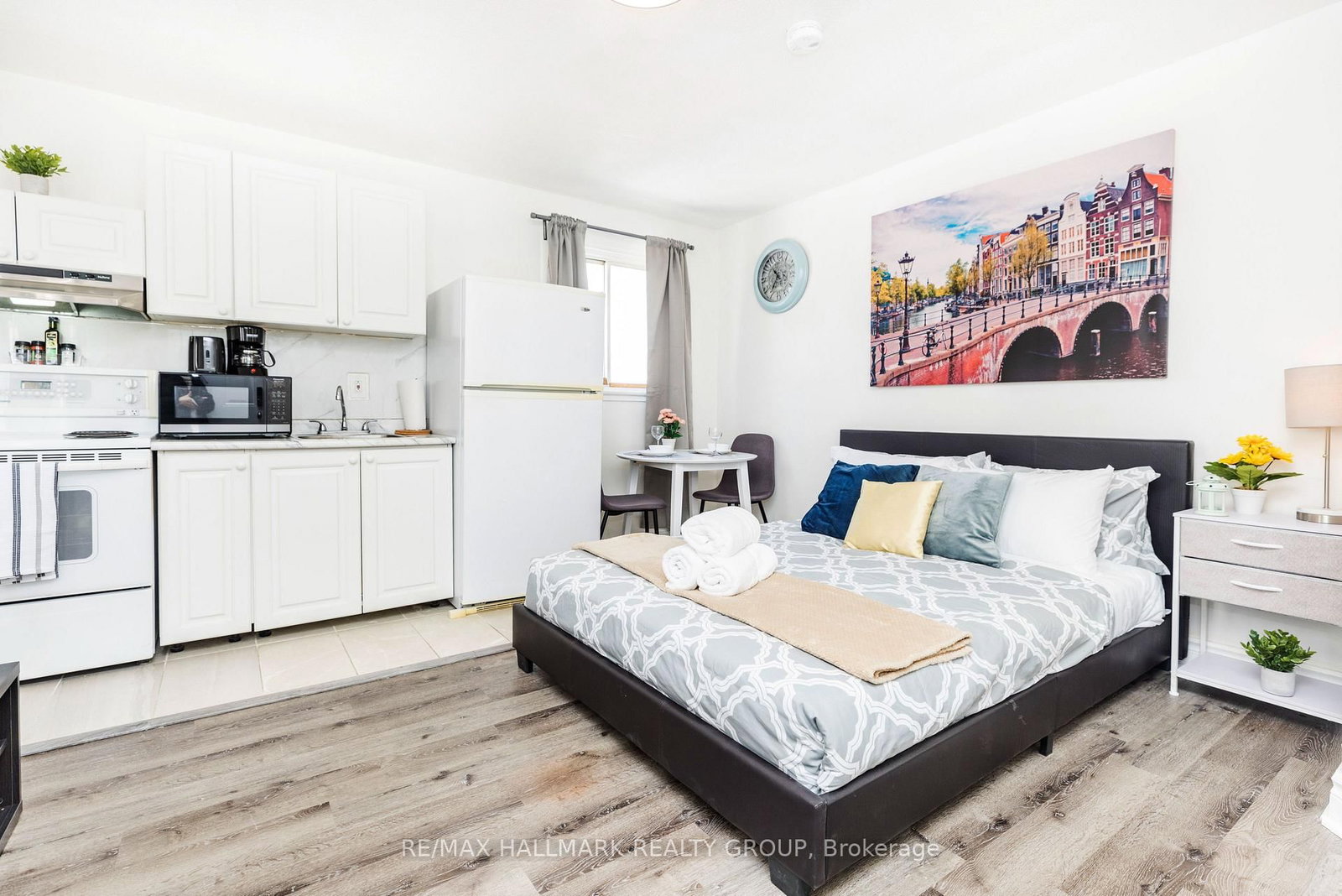456 BRONSON Avenue, Unit 3 - Photo 2