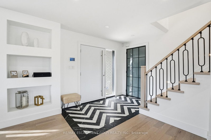 296 Ridge Rd W, Grimsby, L3M 4E7 | Image 3