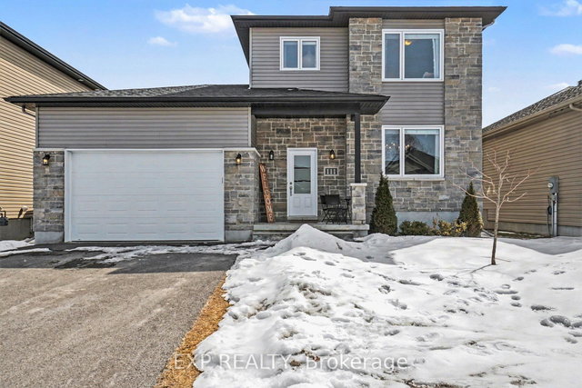 111 DESJARDINS Street