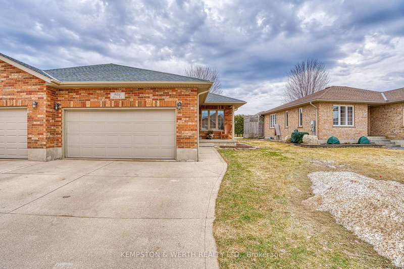 home for sale on 906 Baker Avenue