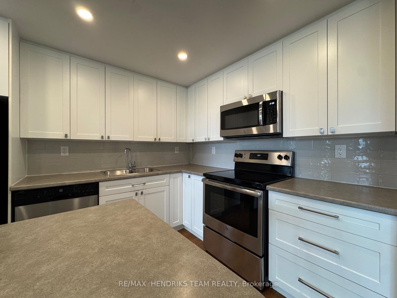 127 - 5611 Valley Way, Niagara Falls, L2E 7A9 | Image 3