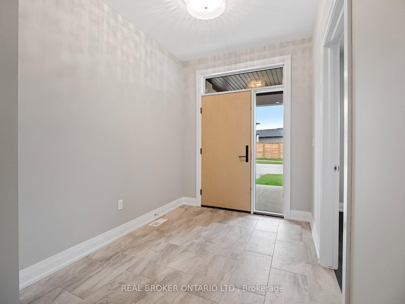 149 Willowbrook Dr, Welland, L3C 0G2 | Image 3