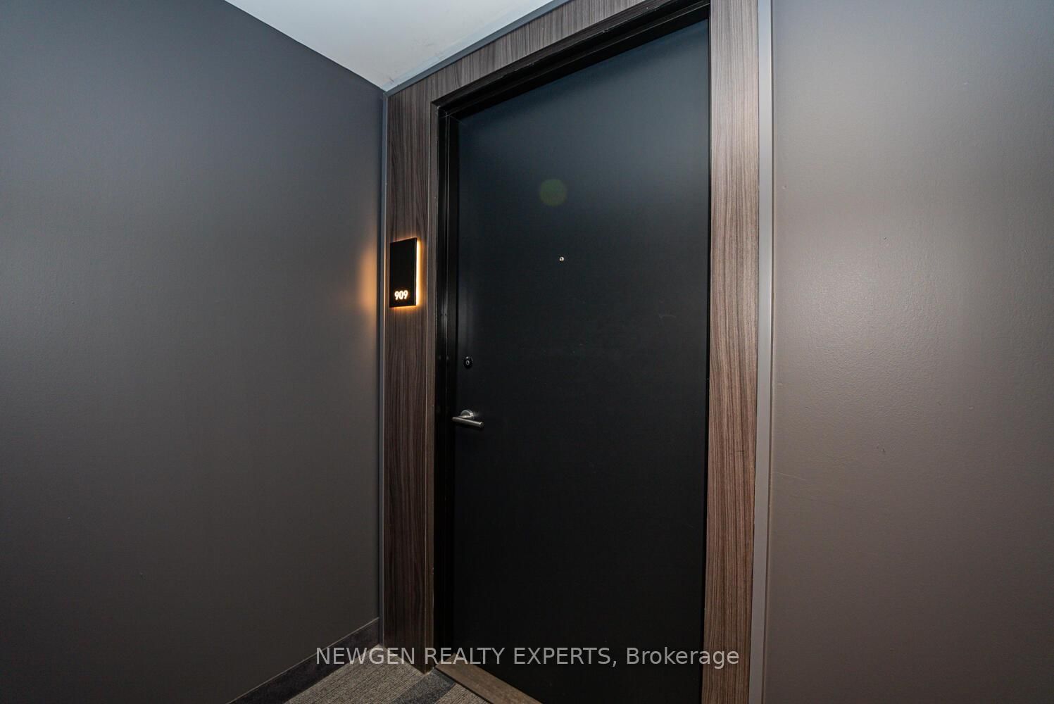 5 Wellington Street S, Unit 909 - Photo 10