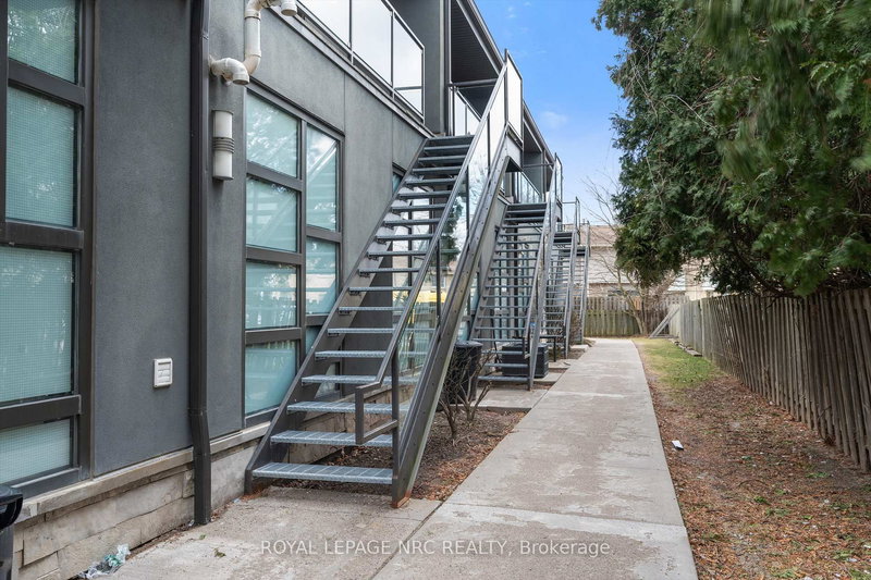 240 - 411 Lake St, St. Catharines, L2N 4H5 | Image 3