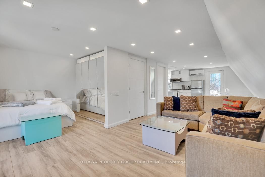 149 Concord Street S, Unit C - Photo 2