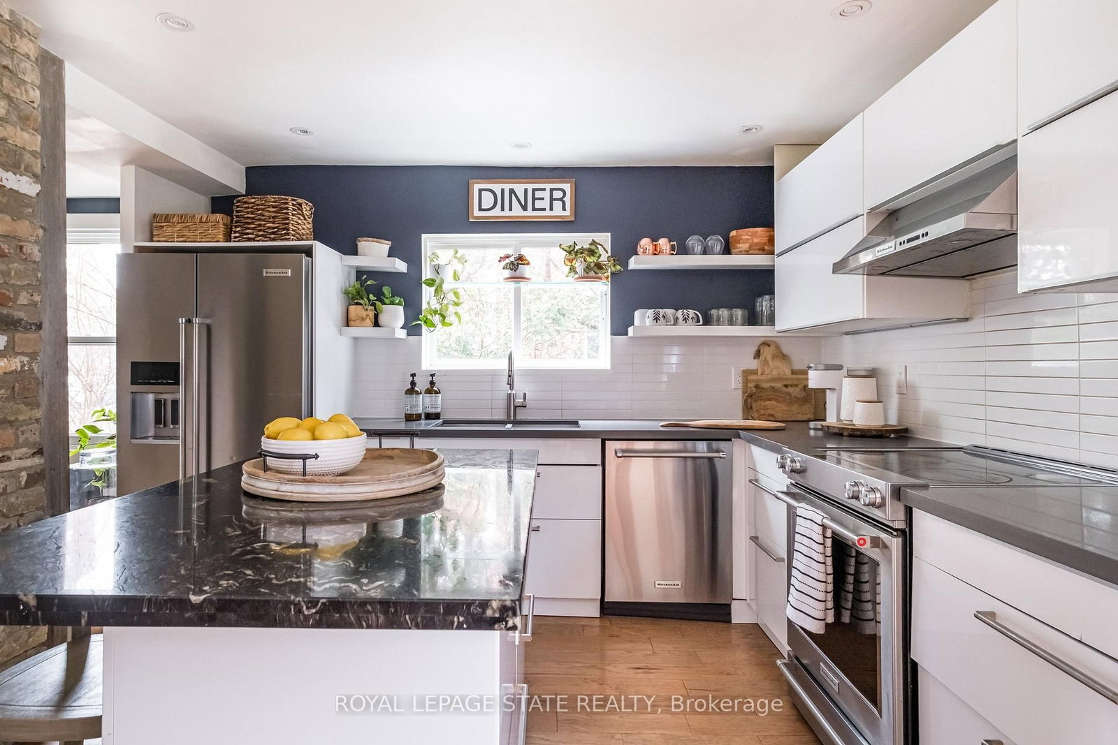 Detached House for sale at 39 Park Street, Hamilton, Ontario, L9H 1C9 - Dundas - MLS: X12932038