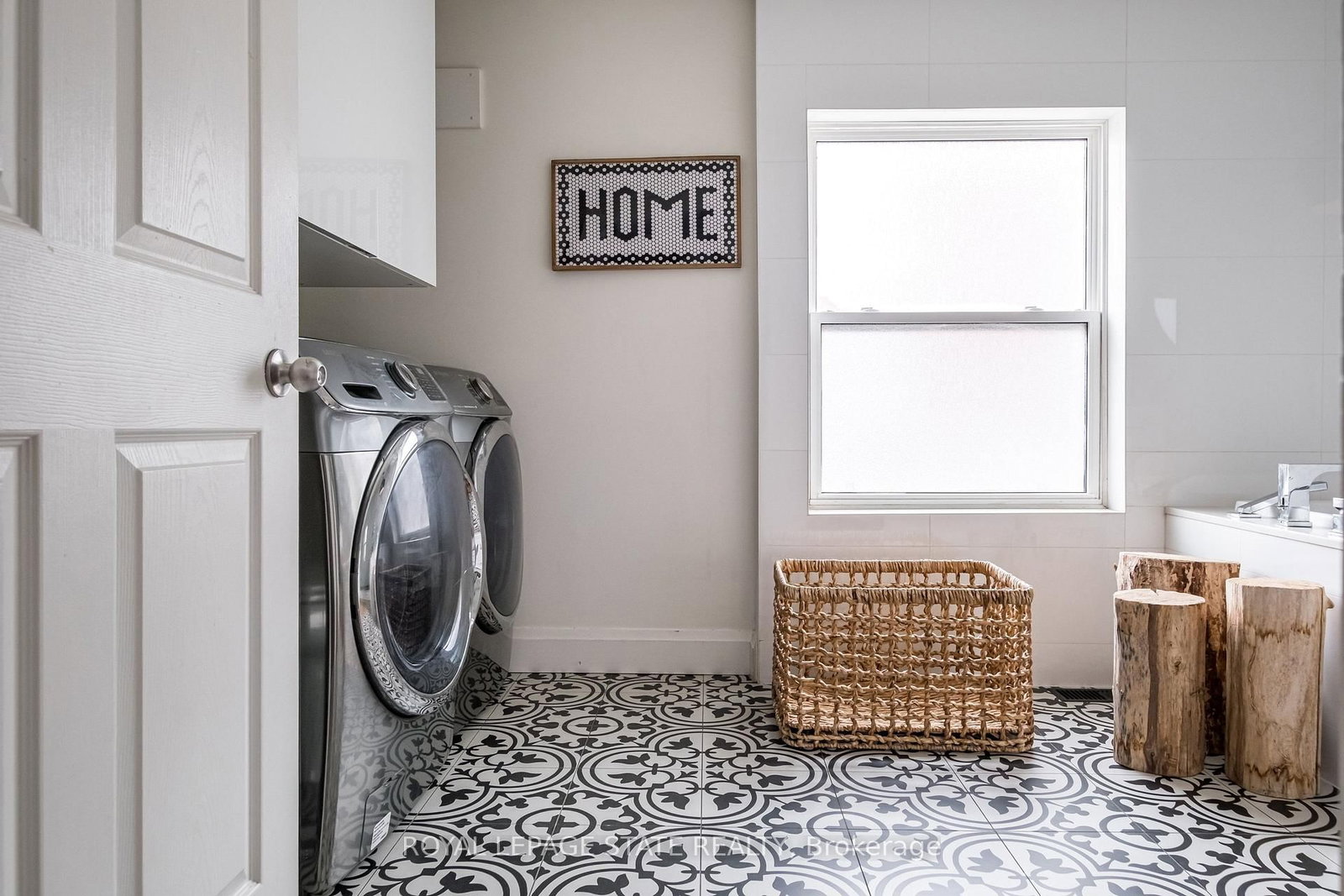 Detached House for sale at 39 Park Street, Hamilton, Ontario, L9H 1C9 - Dundas - MLS: X12932038