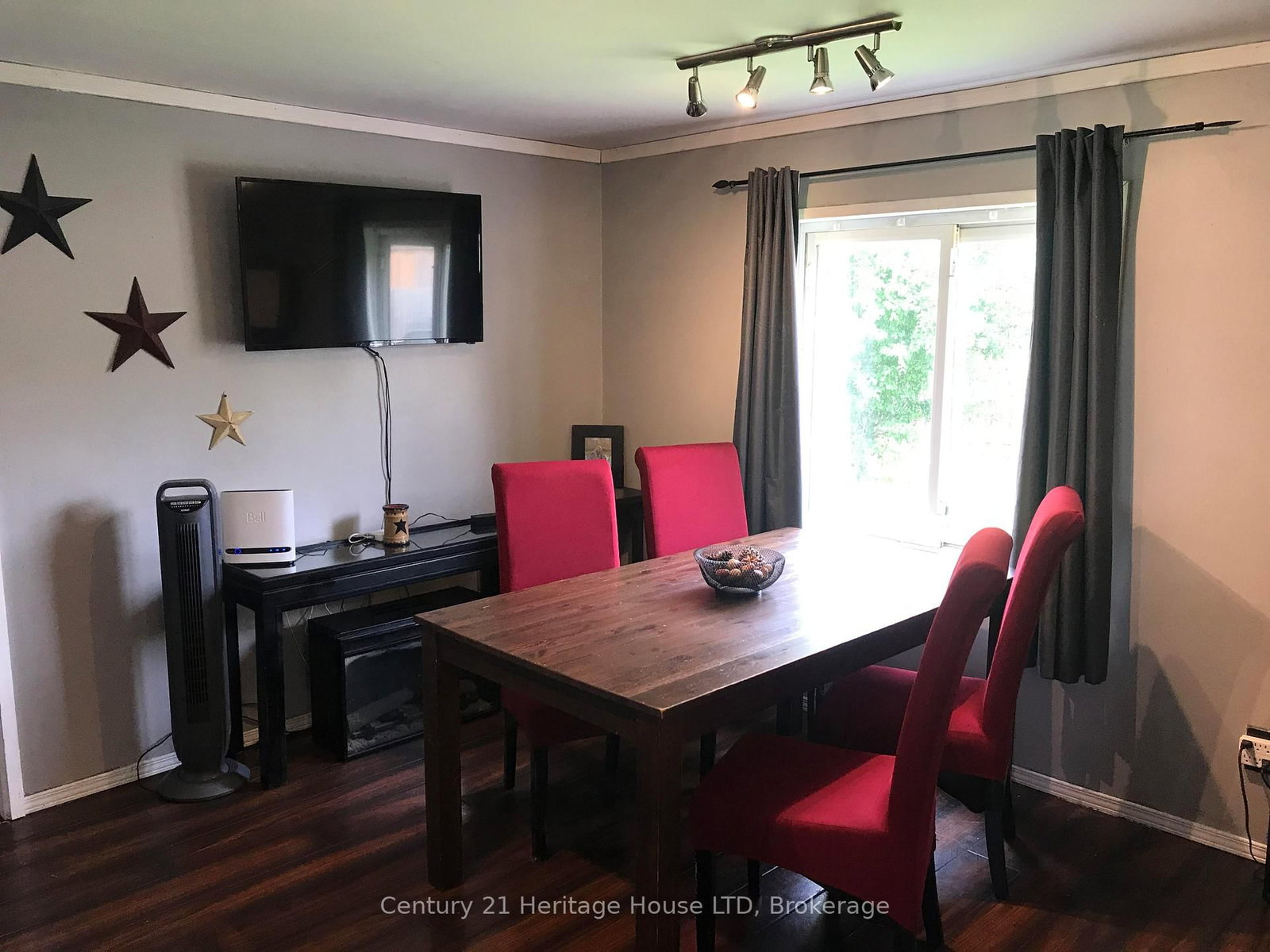 Detached House for sale at 223 Bernard Avenue, Fort Erie, Ontario, L0S 1N0 - Ridgeway - MLS: X12932156