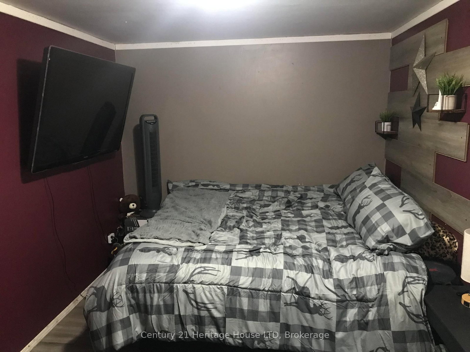 Detached House for sale at 223 Bernard Avenue, Fort Erie, Ontario, L0S 1N0 - Ridgeway - MLS: X12932156