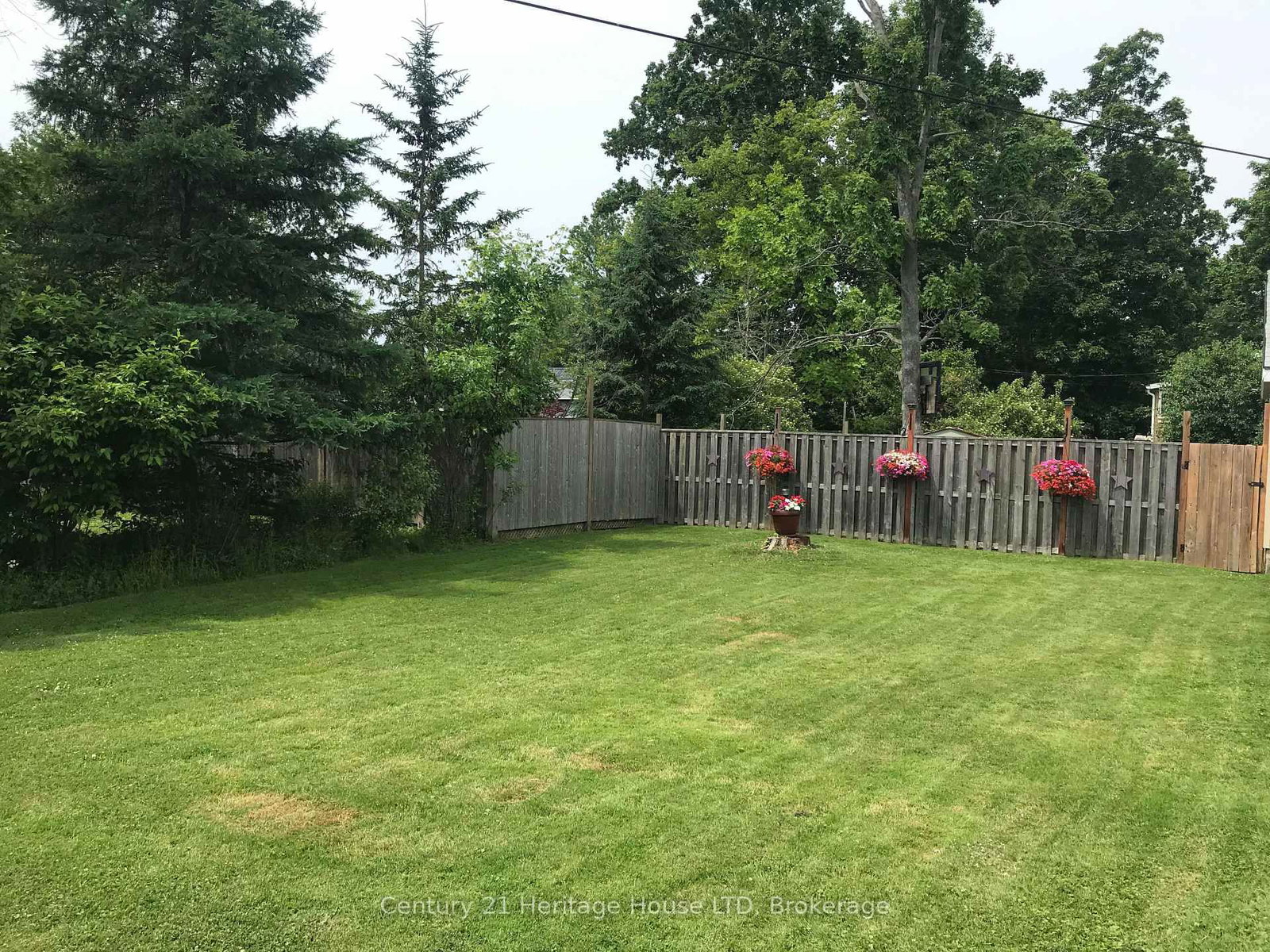 Detached House for sale at 223 Bernard Avenue, Fort Erie, Ontario, L0S 1N0 - Ridgeway - MLS: X12932156