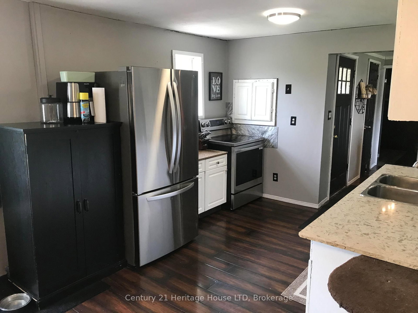 Detached House for sale at 223 Bernard Avenue, Fort Erie, Ontario, L0S 1N0 - Ridgeway - MLS: X12932156