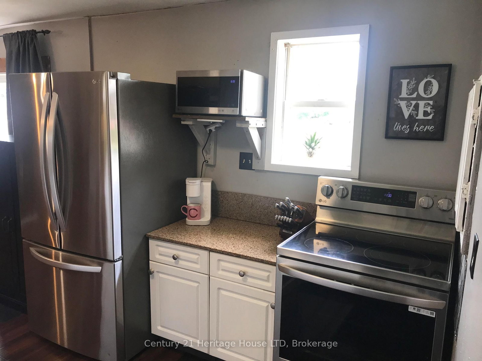 Detached House for sale at 223 Bernard Avenue, Fort Erie, Ontario, L0S 1N0 - Ridgeway - MLS: X12932156